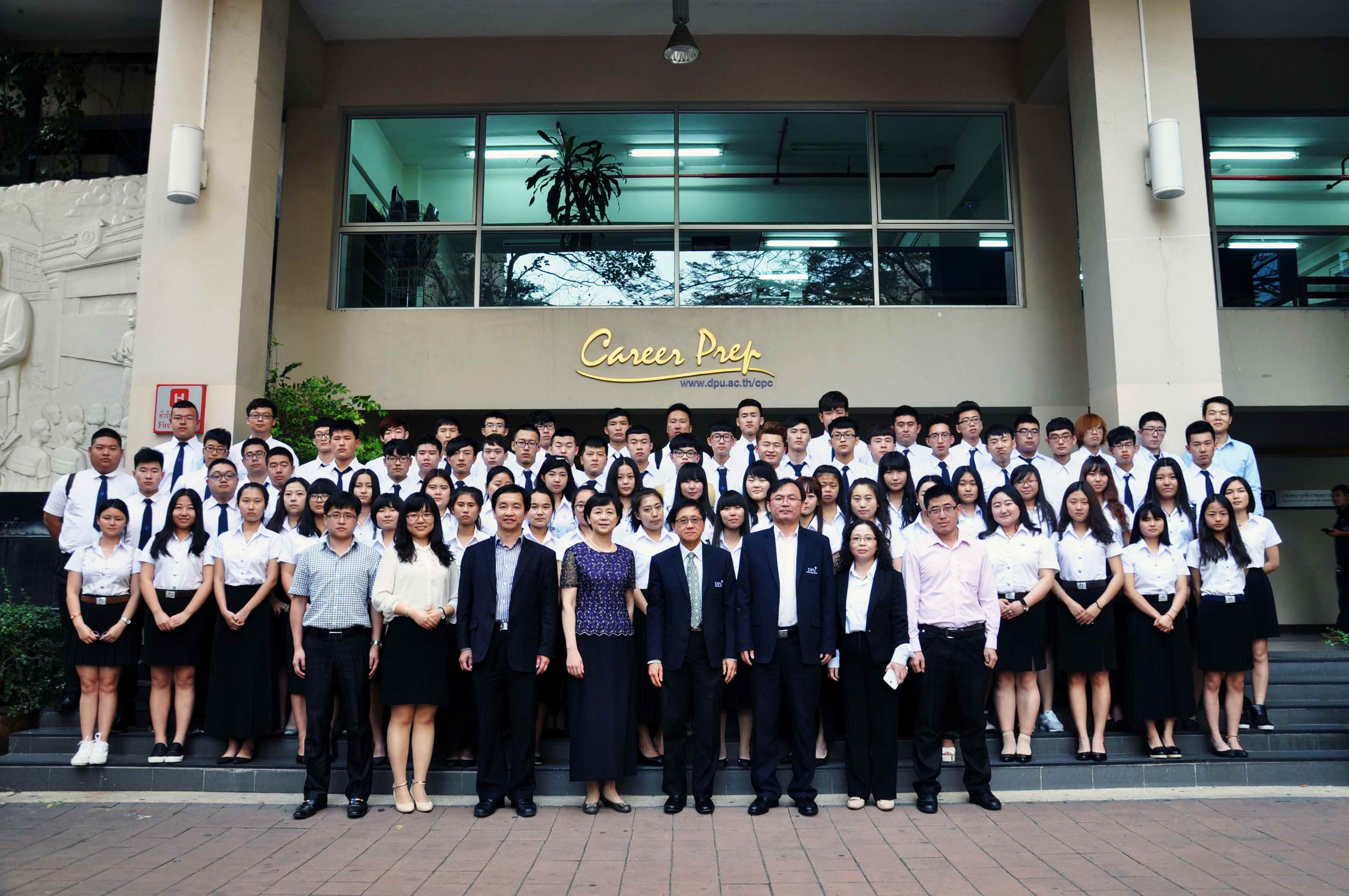 山东英才学院访问泰国博仁大学合影